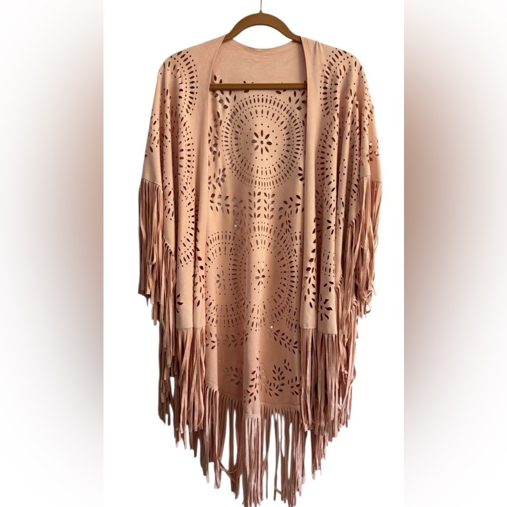Bagatelle City Pink Faux Suede Lasercut Fringe Cape Shrug Size XL - Picture 9 of 10